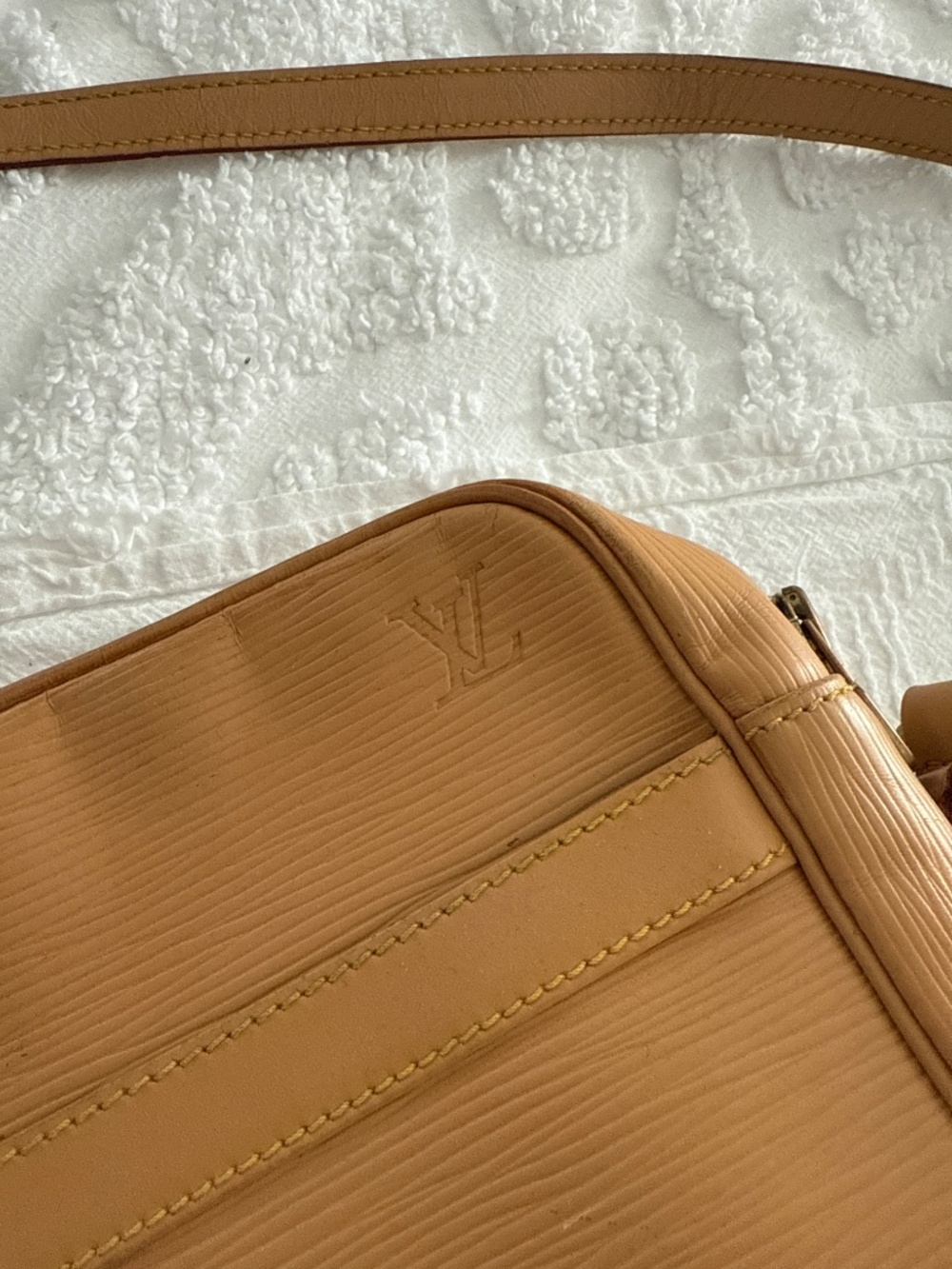 Vintage Louis Vuitton Trocadero 24 - Picture 2 of 12